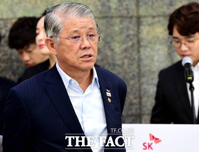 2300억원대 횡령·배임 혐의로 기소된 최신원 전 SK네트웍스 회장에게 징역형이 확정됐다./더팩트 DB