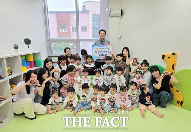 김훈희 한국동서발전 당진발전본부장이 15일 인구문제 인식 개선 릴레이 캠페인에 동참했다. /당진발전본부