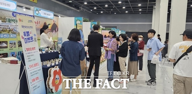 14~15일 서울 aT센터에서 진행된 2025 K-웰니스 푸드&투어리즘 페어 태안군 부스 모습. /태안군