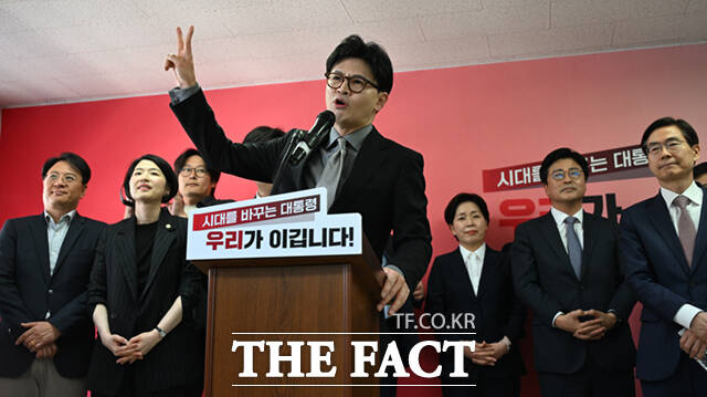 한동훈 국민의힘 전 대표가 16일 상황을 반전시키기 위해서는 5월 18일 대통령후보 토론 이전에 김문수 후보의 결단이 필요하다고 밝혔다. /이새롬 기자