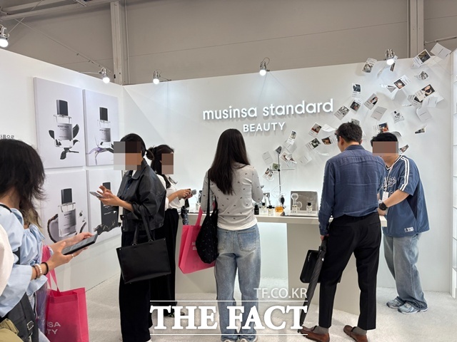 무신사는 무신사 스탠다드 뷰티 부스를 통해 오직 이곳에서만 볼 수 있는 향수 제품을 선보인다. /문화영 기자
