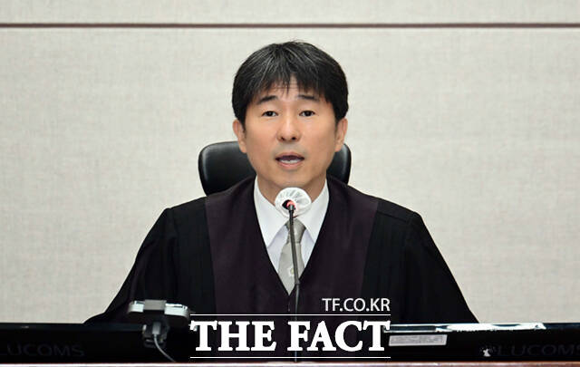 대법원은 지 판사의 의혹에 대한 사실관계 확인에 나섰다. 이날 대법원 윤리감사관실은 지 판사 의혹이 제기된 후 국회 자료, 언론 보도 등을 토대로 가능한 방법을 모두 검토해 사실관계를 확인하고 있다고 밝혔다. /사진공동취재단