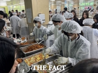  대전외고, 조리원들 노고에 '감사 급식 이벤트' 실시