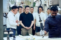 재계 총수 '인도' 챙긴 이유 있었네…잠재력 크고 실적도 맑음
