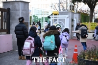  교권침해 무기력한 대한민국…해외선 '물리력' '구금권'까지