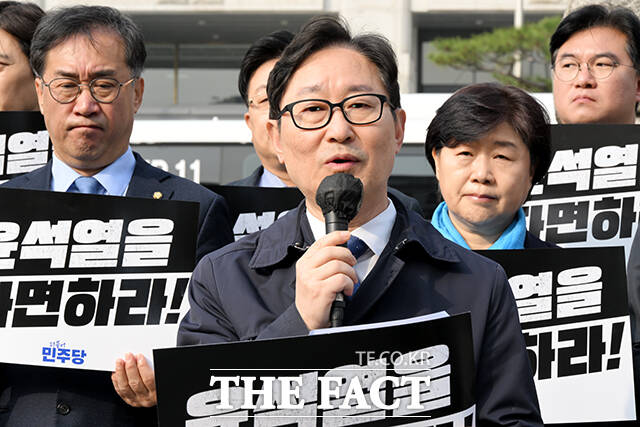 박범계 더불어민주당 의원은 17일 윤석열 전 대통령이 국민의힘을 탈당한 데 대해