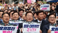  광주 5.18 하루 앞두고 전야제 참석한 이재명 [TF사진관]