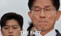 김문수, '광주교도소 같은 독방 수감' 박관현 묘역서 눈물 [TF포착]