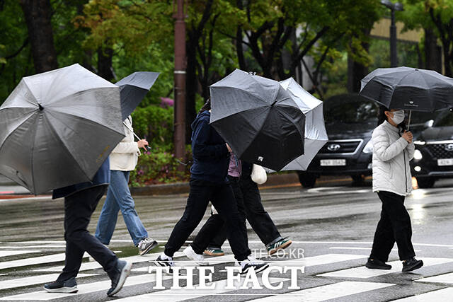 19일은 중부지방 곳곳에 비 소식이 있다. /서예원 기자