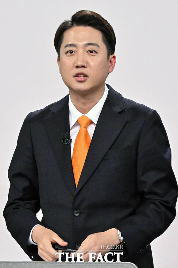 제21대 대통령 선거 TV토론회에서 이준석 개혁신당 후보가 이재명 더불어민주당 후보의 외교 발언을 두고 친중 성향이라고 비판하며 공세를 펼쳤다. /국회사진취재단