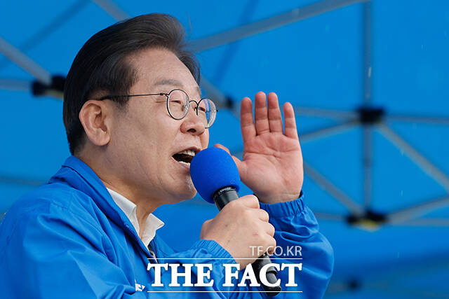 더불어민주당이 18일 이재명 대선 후보의 커피 원가 120원 발언을 비판한 김용태 국민의힘 비상대책위원장을 고발하기로 하자 국민의힘도 맞고발을 예고했다. /뉴시스