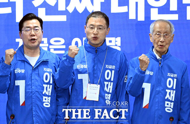 국민의힘에서 탈당한 후 더불어민주당에 입당한 김상욱 의원이 19일 국민을 받드는 길에 손잡고 함께 가겠다며 소회를 밝혔다. /박헌우 기자