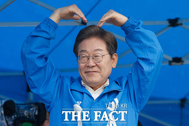 이재명 더불어민주당 대통령 후보가 공식 선거운동 8일 차를 맞은 19일 세대공감을 주제로 서울 중서부권 유세에 나선다. /뉴시스