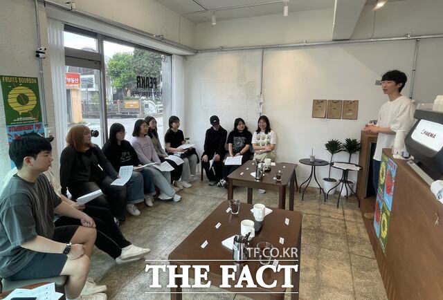 국립순천대학교가 마을스테이 탐방 워크숍을 진행하고 있다./순천대