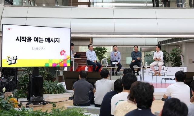 이병학 농심 대표가 지난 16일 서울 동작구 농심 본사에서 열린 타운홀 미팅에서 발언하고 있다. /농심