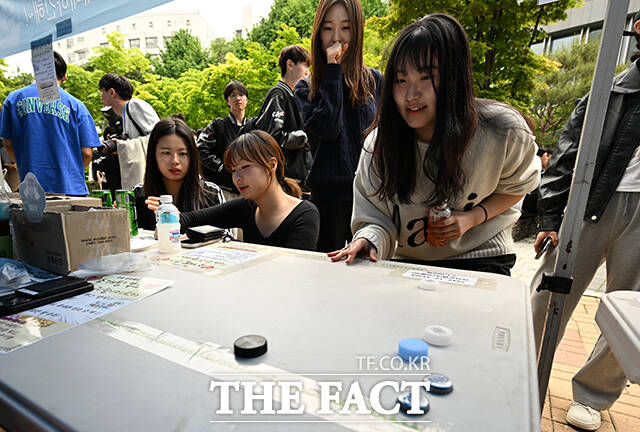 친구보단 멀리 보내야지
