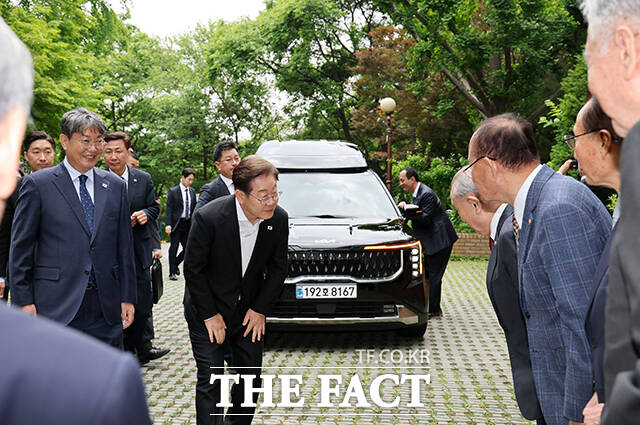 대한노인회 찾은 이재명 대선 후보.