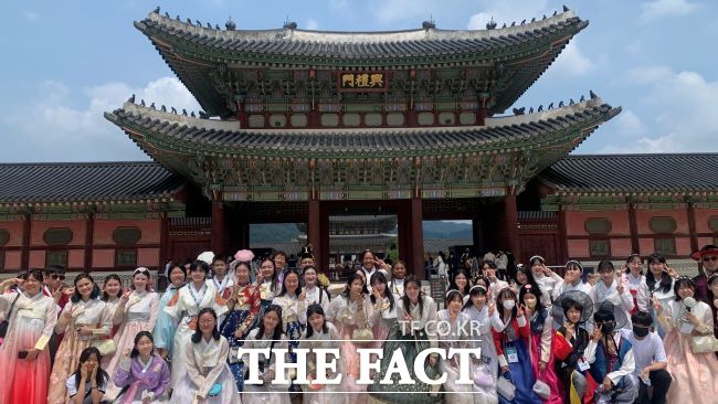 2023년 부천국제청소년 홈스테이 경복궁 견학 모습 /부천시