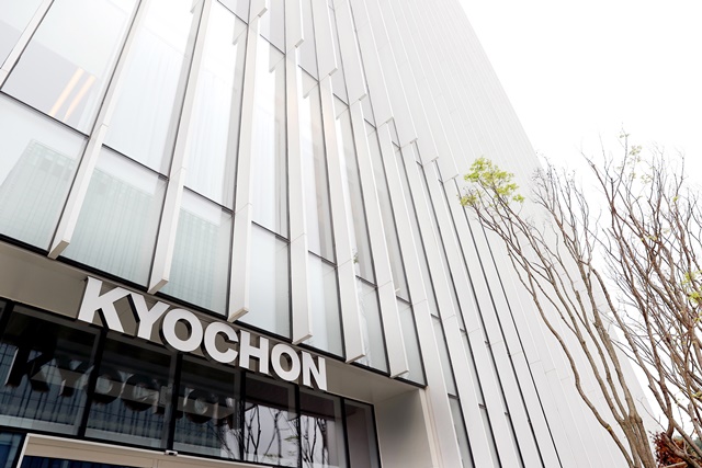 교촌에프앤비가 전용유 출고가를 약 10% 인하한다. /교촌