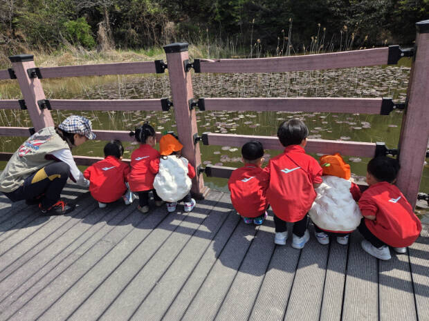 중마동 숲체험 프로그램에 참여하고 있는 어린이들 모습./광양시