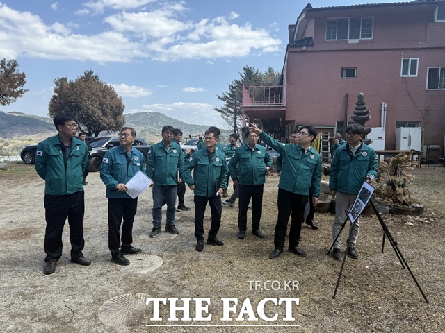 하동군이 산불피해지역에 대한 산사태 등 2차 재해 발생 대비를 강화하기로 했다./하동군