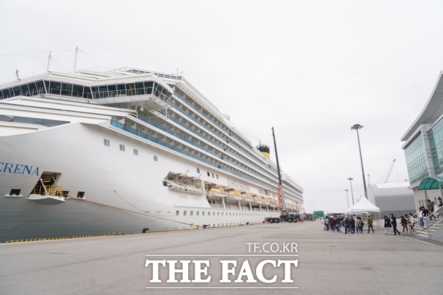 충청권 최초 국제크루즈선인 코스타세레나호가 지난해에 이어 올해도 티켓 완판을 기록하며 서해 바닷길을 활짝 열었다. /충남도