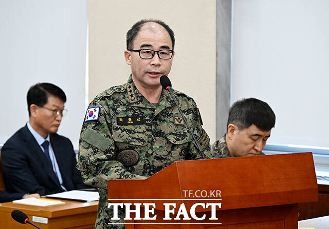 [더팩트ㅣ국회=배정한 기자] 곽종근 전 특수전사령관이 4일 오전 서울 여의도 국회에서 열린 윤석열 정부의 비상계엄 선포를 통한 내란 혐의 진상규명 국정조사 특별위원회 전체회의에 참석해 질의에 답변을 하고 있다.