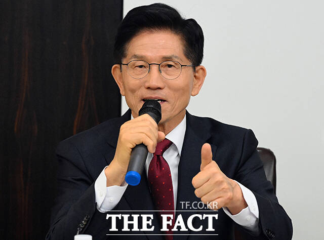 이날 간담회에서 인사말하는 김문수 후보.