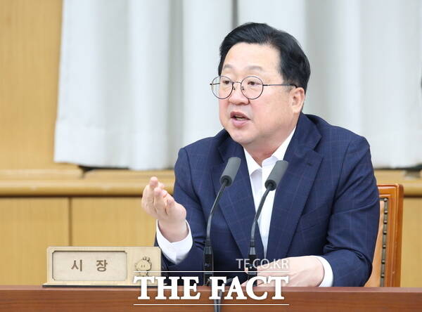이장우 대전시장이 19일 주간업무회의를 주재하고 있다./대전시
