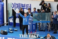  방탄유리 등장한 이재명 유세 현장 [포토]