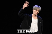  김재중 '카리스마 넘치는 손인사' [포토]