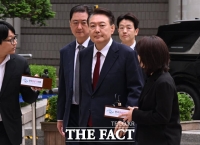  국민의힘 탈당 후 법원 출석한 윤석열 '오늘도 묵묵부답' [TF사진관]