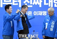  '빨강에서 파랑으로' 민주당 점퍼 입은 김상욱 [TF포착]