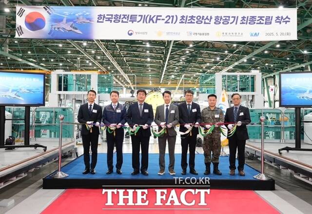 KF-21 한국형 전투기 최초양산 1호기 최종 조립 단계 착수행사 모습/KAI