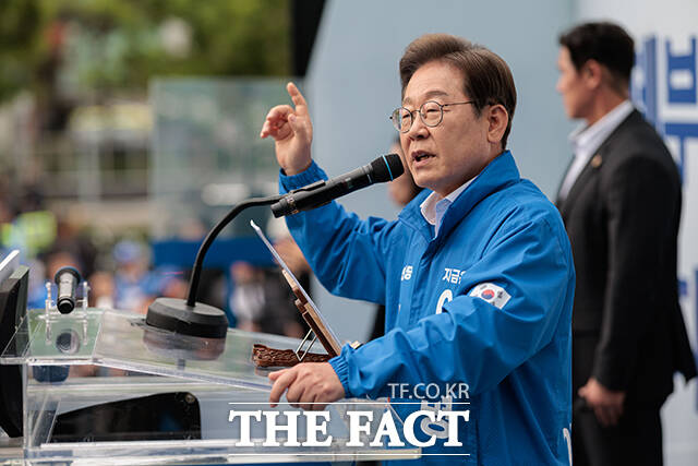 이재명 더불어민주당 대선 후보가 20일 최근 논란이 된 커피 원가 120원 발언을 공격한 국민의힘에 대해 거대 공당이 하는 말마다 거짓말이라며 강력히 비판했다. /배정한 기자