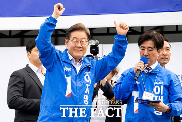 이재명 더불어민주당 대선 후보가 20일 경기 북서부 지역을 방문해 특별한 희생을 치르는 곳은 특별한 보상을 해서 균형을 맞춰야 한다며 민심 공략에 나섰다. /배정한 기자