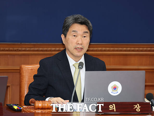 이주호 대통령 권한대행 부총리 겸 교육부 장관이 20일 오전 서울 종로구 정부서울청사에서 열린 제22회 국무회의에 참석해 모두발언을 하고 있다. /교육부