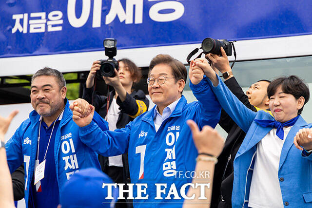 이재명 더불어민주당 대선 후보가 20일 경기 고양시를 찾아 가장 빠른 시간 내에 확실히 처리하겠다 지역 현안인 일산대교 무료화를 다시 추진하겠다고 약속했다./배정한 기자