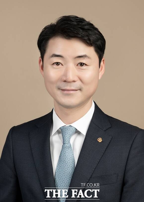 미국 주거용 태양광 시장의 성장 가능성이 점쳐지면서 한화솔루션이 반사 이익을 볼 수 있다는 기대감이 커지고 있다. 박승덕 한화큐셀 신임 대표이사. /한화큐셀