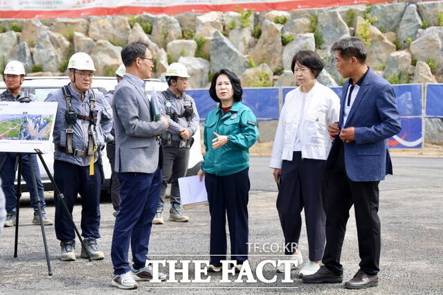 김행금 천안시의회 의장이 19일 주요 현안 현장을 방문했다. /천안시의회