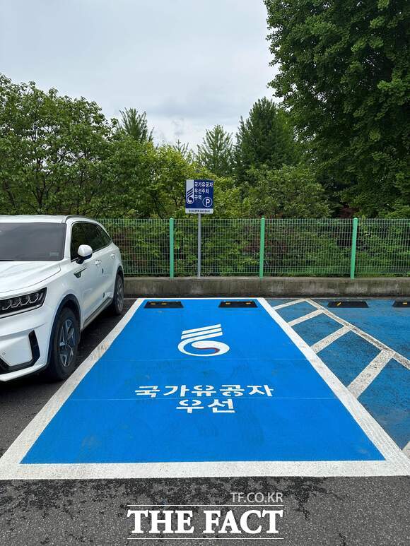 보령시가 국가유공자에 대한 예우와 존중을 표하기 위해 국가유공자 우선 주차구역을 운영한다. /보령시