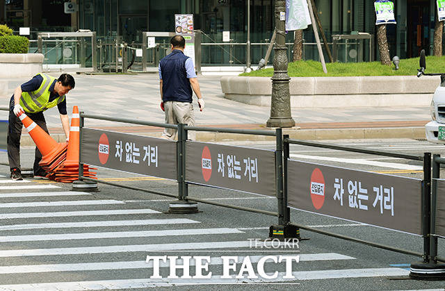 서울시는 최근 청계천로 차 없는 거리 운영에 대해 경찰청에 임시 해제 심의를 요청했다. 사진은 기사의 특정 사실과 무관. /더팩트 DB