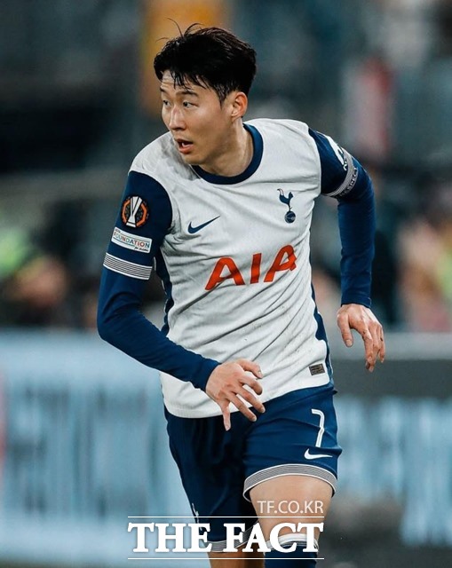 토트넘의 캡틴 손흥민이 22일 오전 4시 스페인 빌바오에서 펼쳐지는 맨유와 2024~2025 UEL 결승전에서 생애 첫 우승컵 획득에 나선다./토트넘