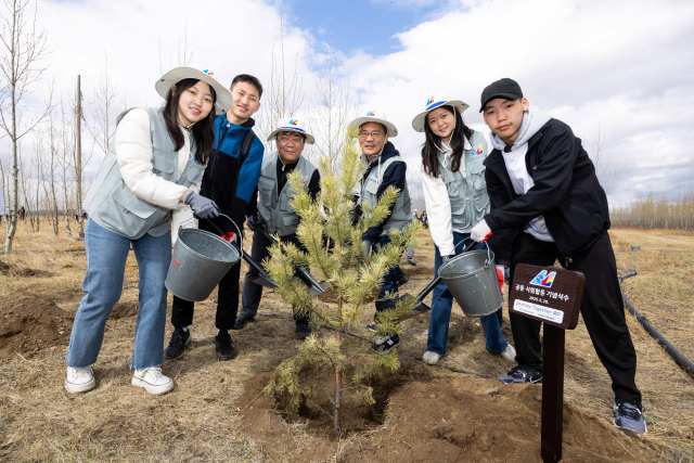 대한항공은 19일부터 2주간 총 두 차례에 걸쳐 몽골 울란바타르시 바가노르구에 위치한 대한항공 숲에서 식림 활동을 진행한다. /대한항공