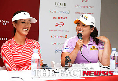 2016년 롯데챔피언십에서 기자회견 중인 박인비(오른쪽)와 미셸 위. 박인비는 US여자오픈을 두 번 우승한 유일한 한국선수이고, 재미교포 미셸 위도 한차례 US여자오픈 정상에 오른 바 있다./뉴시스