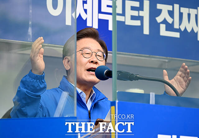 이재명 더불어민주당 대통령 후보가 6·3 대통령 선거 공식유세 10일차인 21일 지역구이자 정치적 재출발점인 인천을 찾는다. 이 후보는 인천을 K-경제의 글로벌 관문 도시로 도약시키겠다는 비전을 제시할 예정이다. /배정한 기자