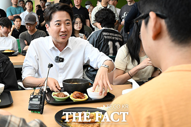 이준석 개혁신당 대선 후보가 이재명 더불어민주당 대선 후보의 과거 언행과 정책을 정조준했다. /성남=남용희 기자