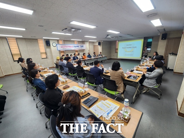 화순군이 자살 예방 간담회를 개최하고 있다./화순군