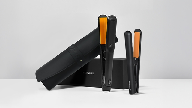 프리미엄 헤어기기 브랜드 글램팜(Glampalm)이 홈쇼핑을 통해 자사 볼륨형 고데기 패키지를 정상가 대비 약 30% 할인된 가격에 선보인다. /글램팜