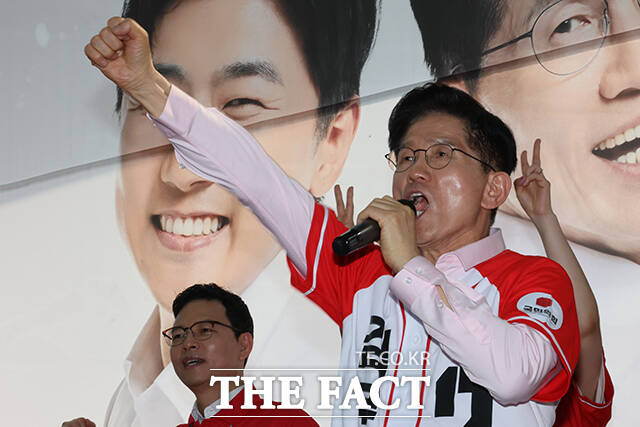 국민의힘이 21일 이재명 더불어민주당 대선 후보의 호텔경제론과 커피 원가 120원 발언에 대해 이 후보는 본인이 원하는 경제 정책이 있으면 이것을 설득하기 위해 거짓말을 아무렇지 않게 한다고 비판했다. /임영무 기자